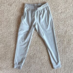 Under Armour Boys Athletic Joggers Size S Heather Gray Tapered Track Pants NWOT